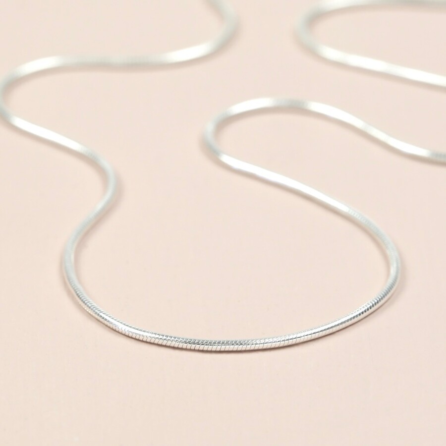 This sleek snake chain is perfect for layering for an effortless androgynous jewellery look