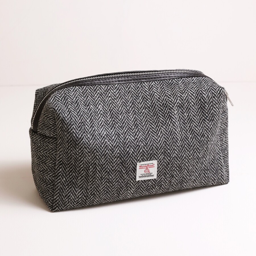This Harris Tweed Washbag Makes a Great Gift for All Occasions, Even Easter