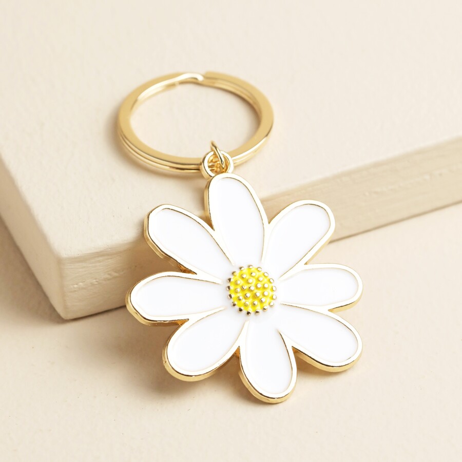 Enamel Daisy Keyring is Small But Sweet and a Great Budget Gift For a Best Friend