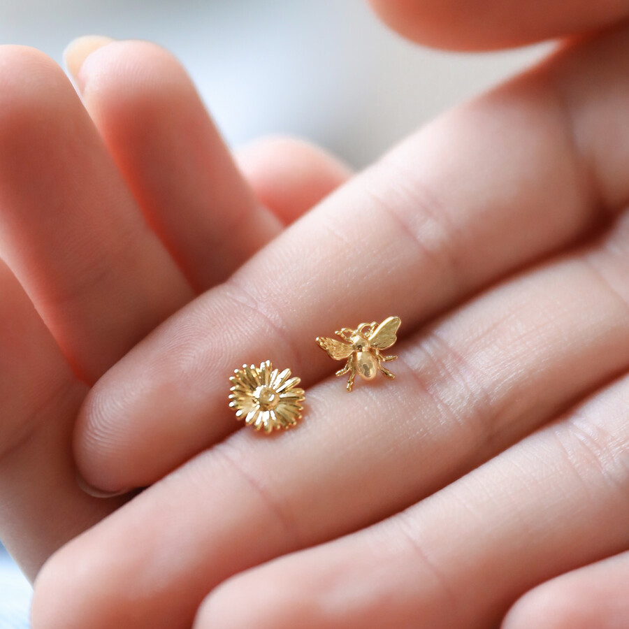 Mismatched Daisy and Bee Stud Earrings in Gold