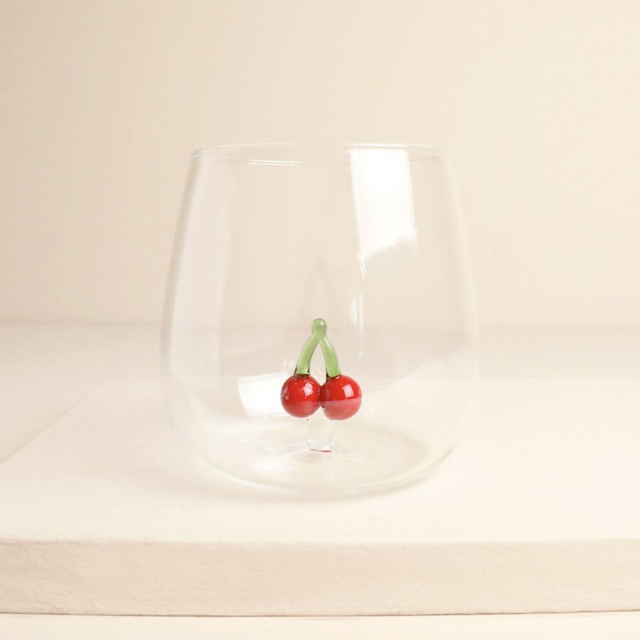 This cute glass is perfect for adding to your university kitchen collection for celebratory celebrations or everyday drinks