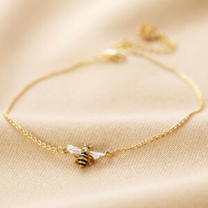 Enamel Bee Anklet with peach daisy