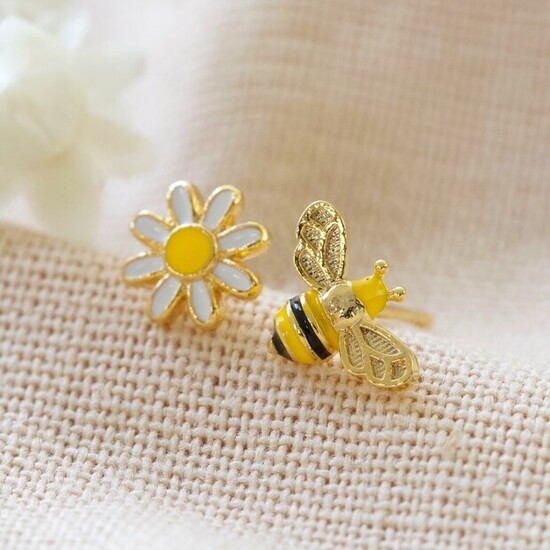 Enamel Bee and Daisy Stud earrings in Gold