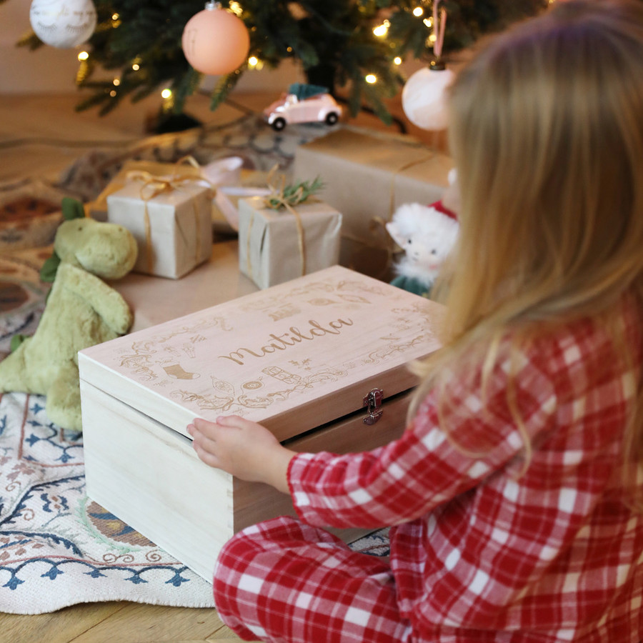 How to decorate a wooden christmas eve box