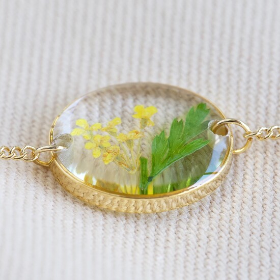 Pressed Birth Flower Charm Bracelet in Gold - March