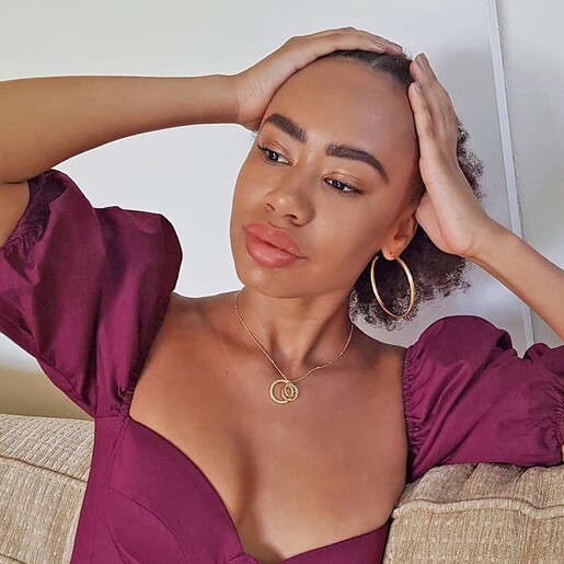 Ladies' Mixed Interlocking Rings Necklace in Gold on Model