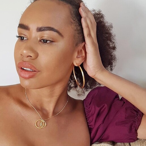 Gold Mixed Interlocking Rings Necklaces on Model