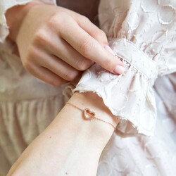 Delicate Open Heart Bracelet in Rose Gold