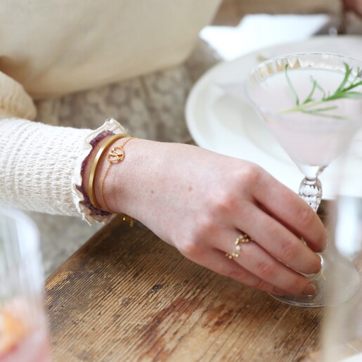 Mode Wears Gold Heart Initial Bracelet