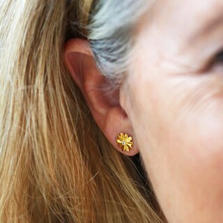 Daisy Stud Earrings in Gold