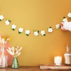 Felt Daisy Chain Garland