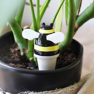Bee Plant Waterer