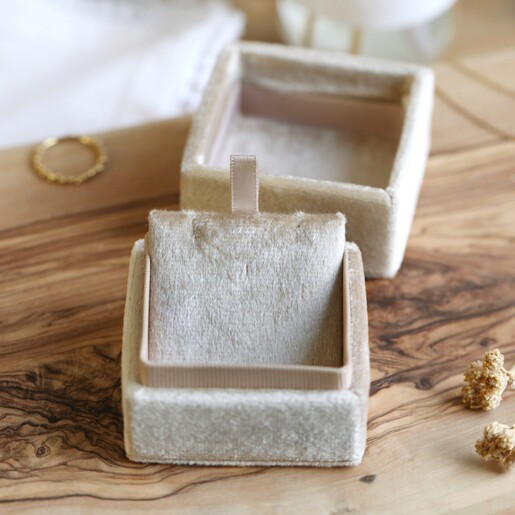 Open Natural Velvet Necklace Box