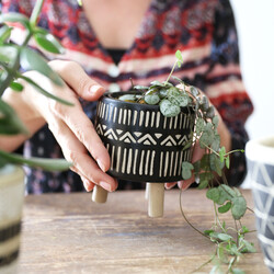 Sass & Belle Nala Leggy Planter, H10cm