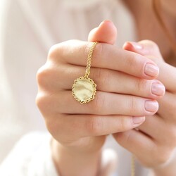 Filigree Disc Pendant Necklace in Gold