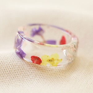 Bright Dried Flower Resin Ring - S/M