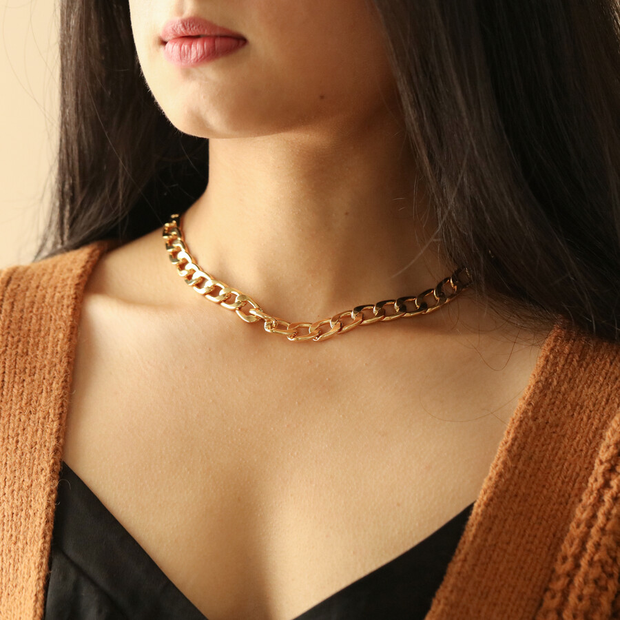 Model wearing Chunky Chain Necklace in gold in minimal look