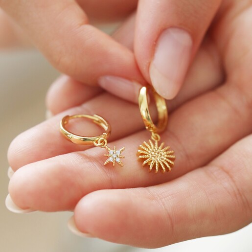 ピアス Glittering Golden Hoop Earrings (Small) Golden mini hoop earrings with multicolored crystals