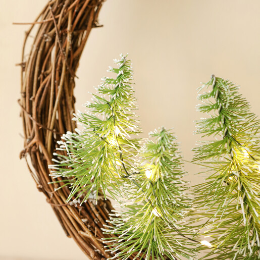 Close Up of Lights on Battery Powered Woodland Tree Light Up Wreath