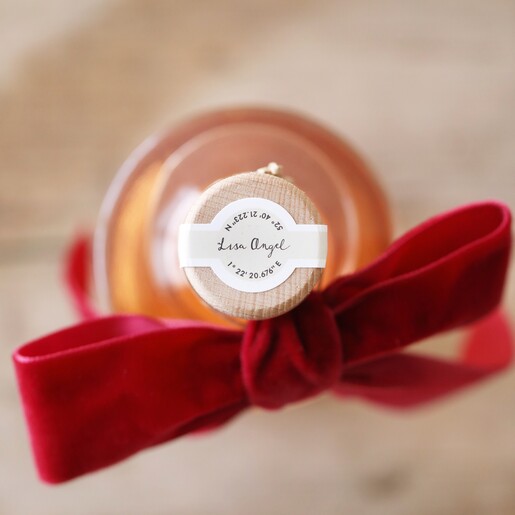 Top of Personalised 500ml Family Christmas Spiced Gin showing wooden stopper with label