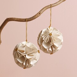 Afroart Set of 2 White and Gold Flower Ball Hanging Decorations