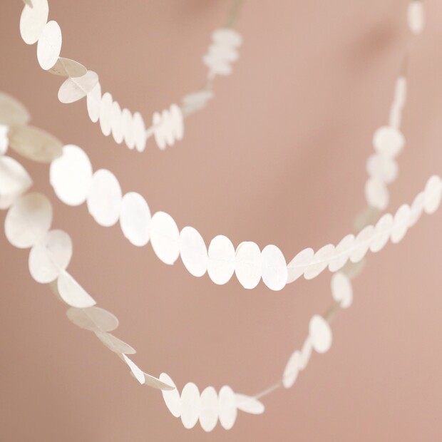 Afroart White Slinga Garland