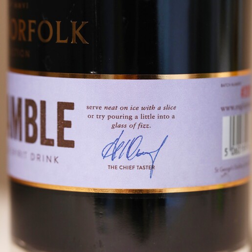 Serving Suggestion Close up of serving suggestion on 500ml The English Distillery Norfolk Bramble Liqueur