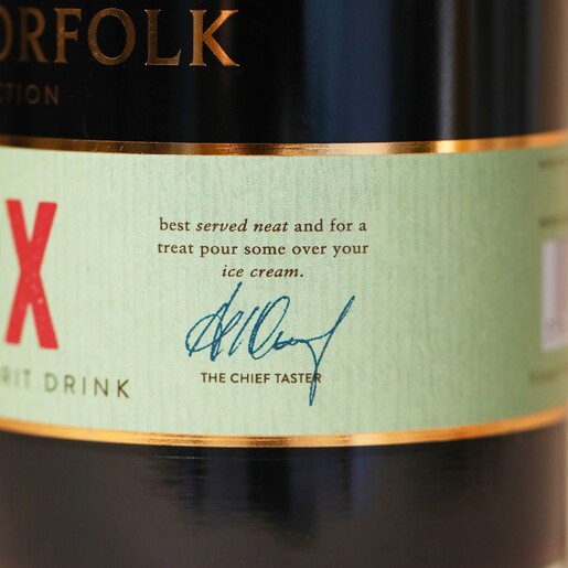 Serving Suggestion Close up of serving suggestion on side of 500ml The English Distillery Norfolk PX Mixed Spirit Liqueur bottle