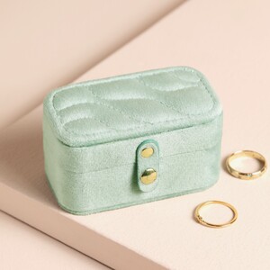 Moonrise Velvet Petite Travel Ring Box in Green