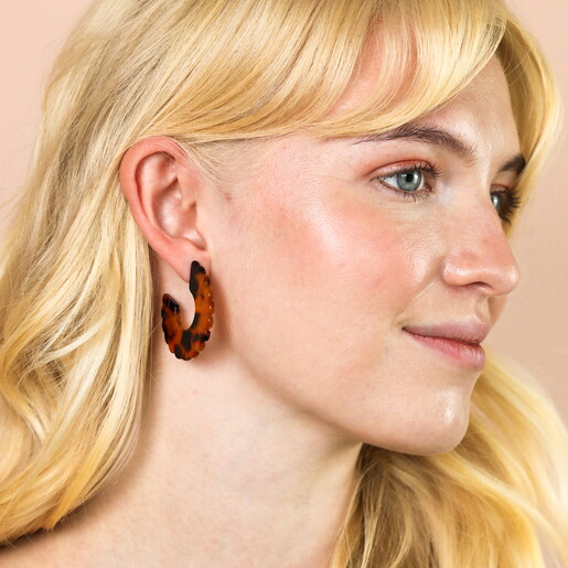 Tortoiseshell Resin Scalloped Edge Hoop Earrings