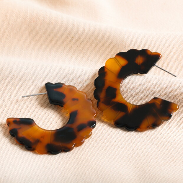 Tortoiseshell Resin Scalloped Edge Hoop Earrings
