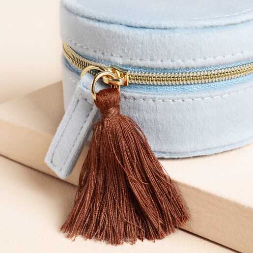 View of the tassel zip fastening