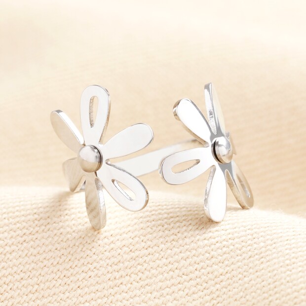 Stainless Steel Large Daisies Adjustable Ring in Silver Stainless Steel Large Daisies Adjustable Ring in Silver