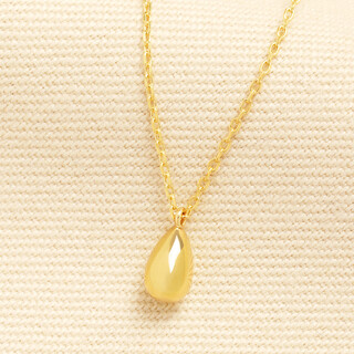Teardrop Pendant Necklace in Gold