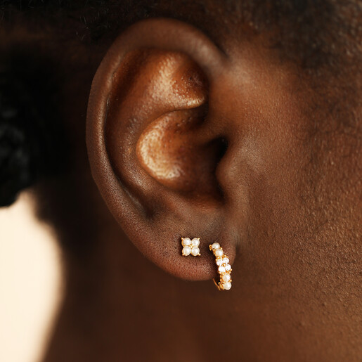 a set of two earrings in gold model shot 
