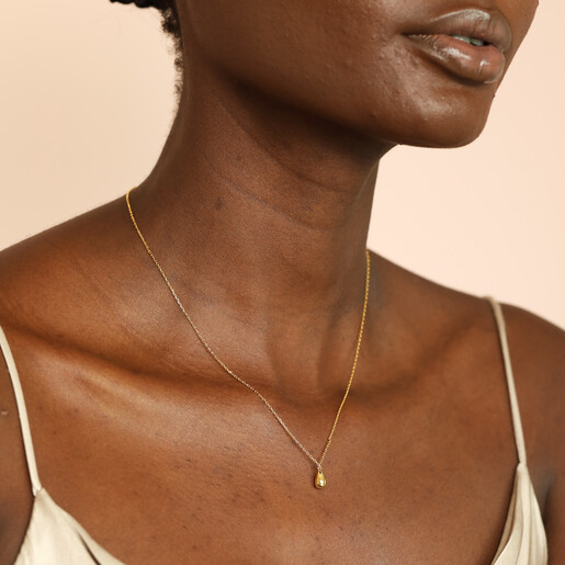 model shot of pendant necklace