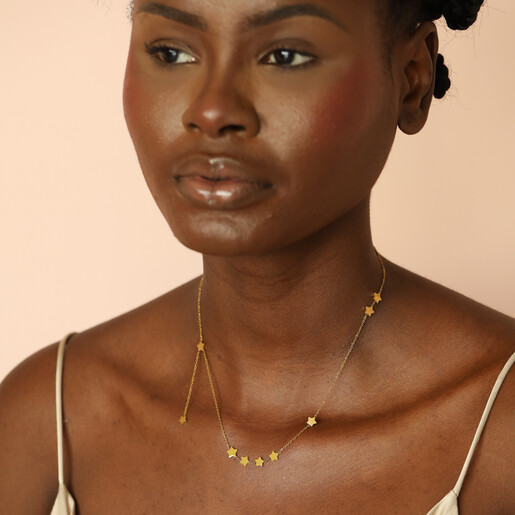 waterproof stainless steel necklace in gold on model