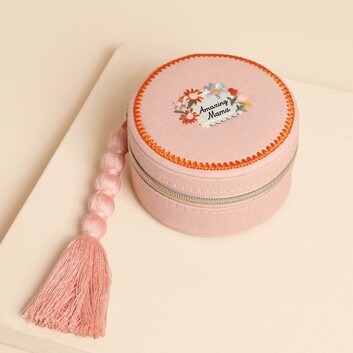 Embroidered Amazing Mama Round Jewellery Case