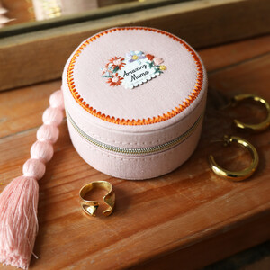 Embroidered Amazing Mama Round Jewellery Case