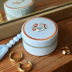 Embroidered Dearest Sister Round Jewellery Case