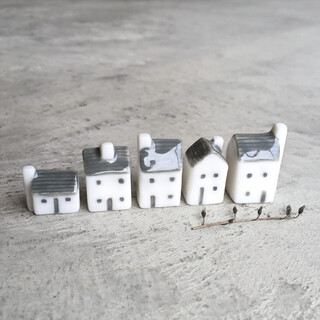 East of India Ceramic Through Your Door House Ornament Set