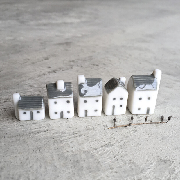 East of India Ceramic Through Your Door House Ornament Set