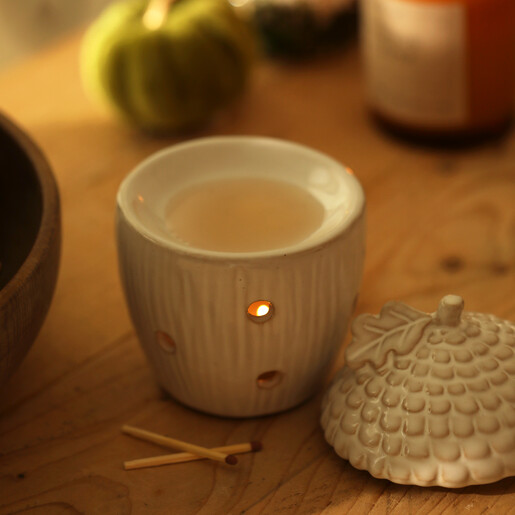Neutral ceramic acorn shaped wax melt burner with textured removable lid