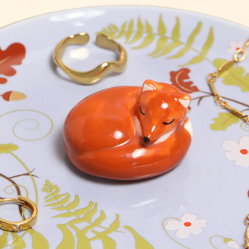 close of up of fox figurine