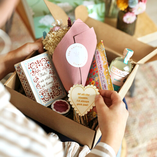 flower gift hamper