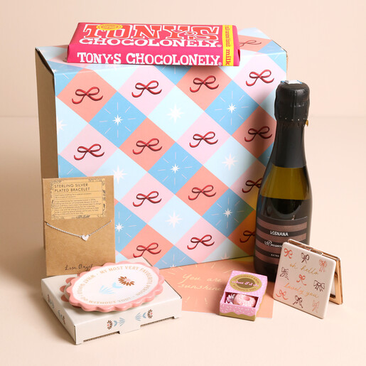 Build Your Own Gift Hamper for Her with contents on and around hamper box