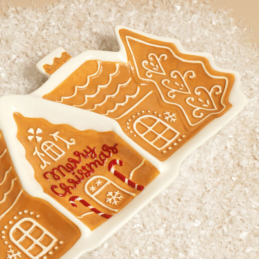 close up of piped icing details