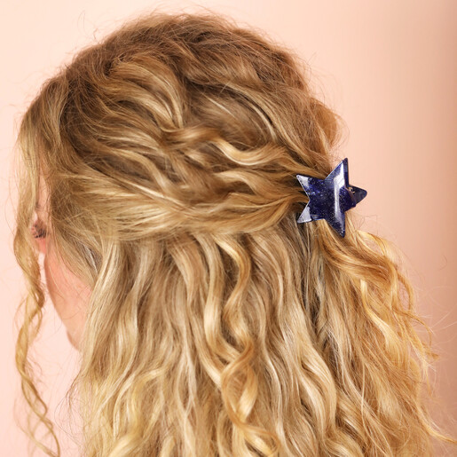 star hair clip on blonde hair 
