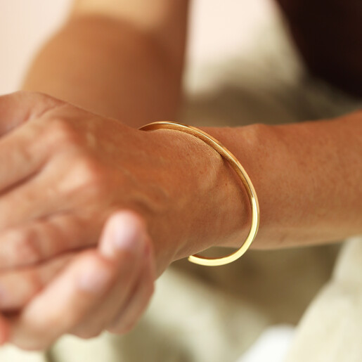 model shot of gold bangle