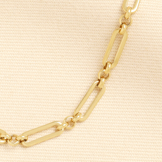 close up of paperclip chain